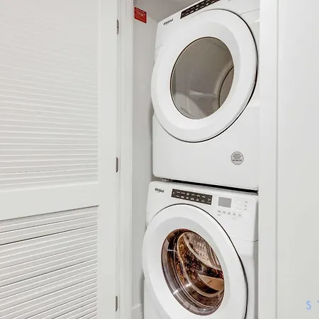 Modern Stylish Apt 2Br-2Bth